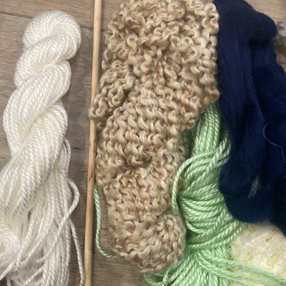 High quality Yarn kit wool, wooden dowel, leather perfect for homemade crafts! - Picture 8 of 9